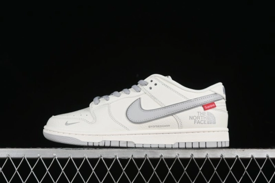 Nike SB Dunk Low Supreme x THE NORTH FACE Skate Shoes - BM0234-502