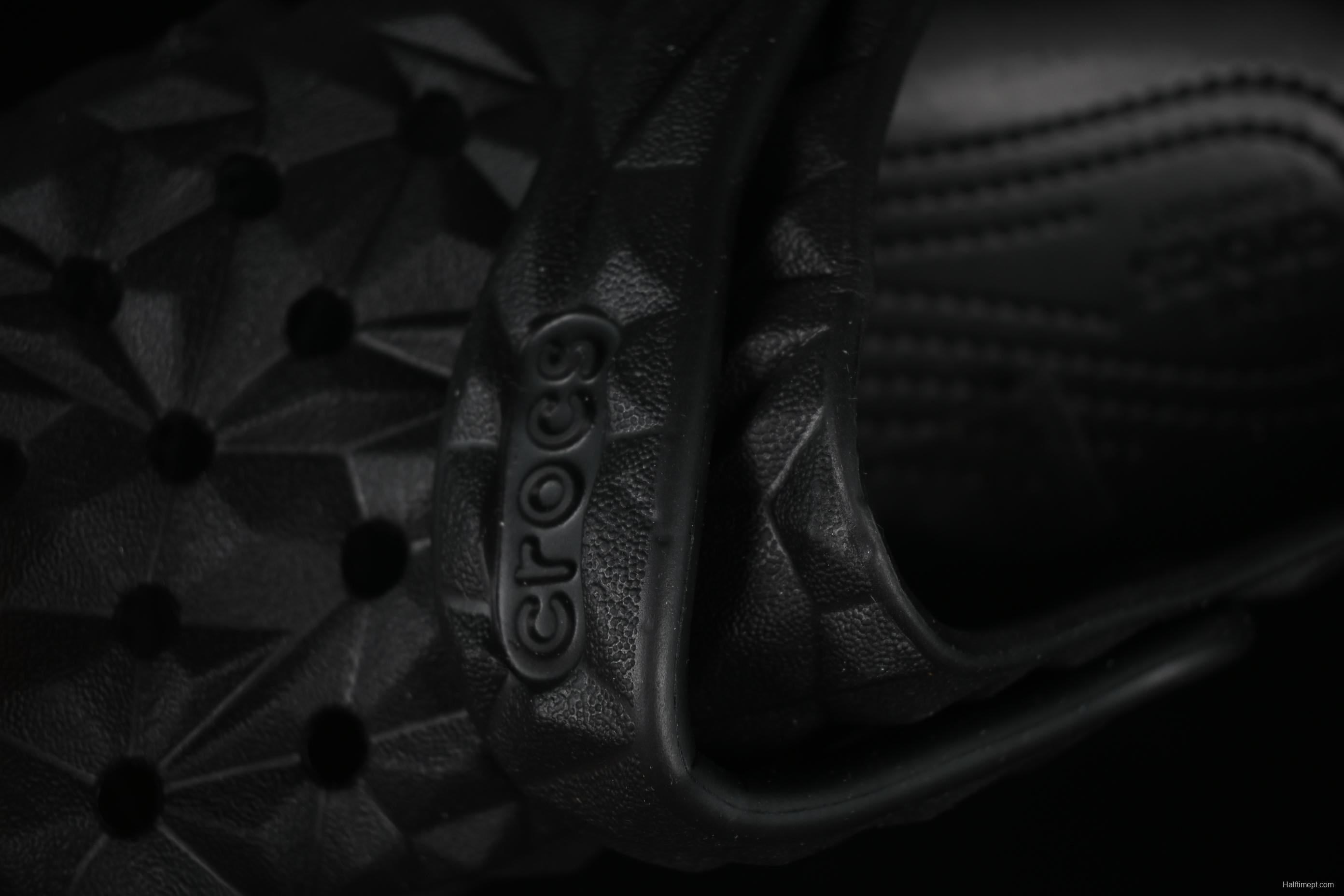 Crocs Classic Clog Kids Lightweight Slip-Resistant Clog with Ventilation Holes - B.D4