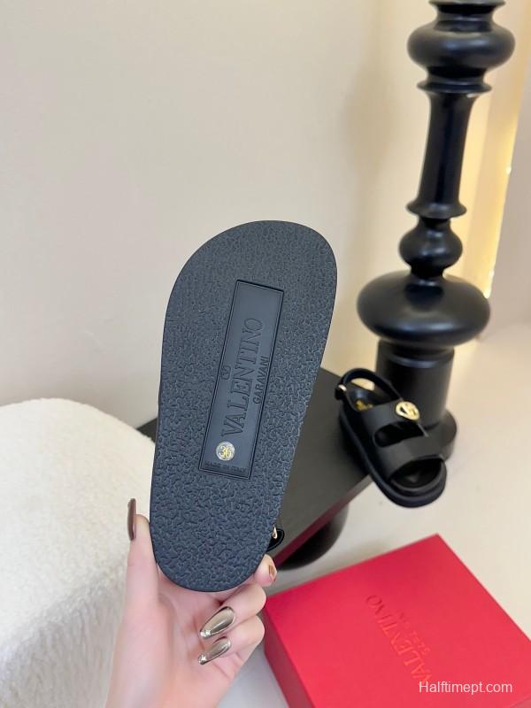 2025 Women Valentino Black Leather Sandals V Buckle KFY00320