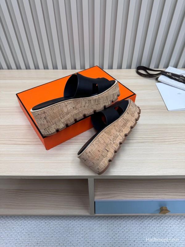 2025 Women Hermès Black Leather Wedge Sandals KFY00280