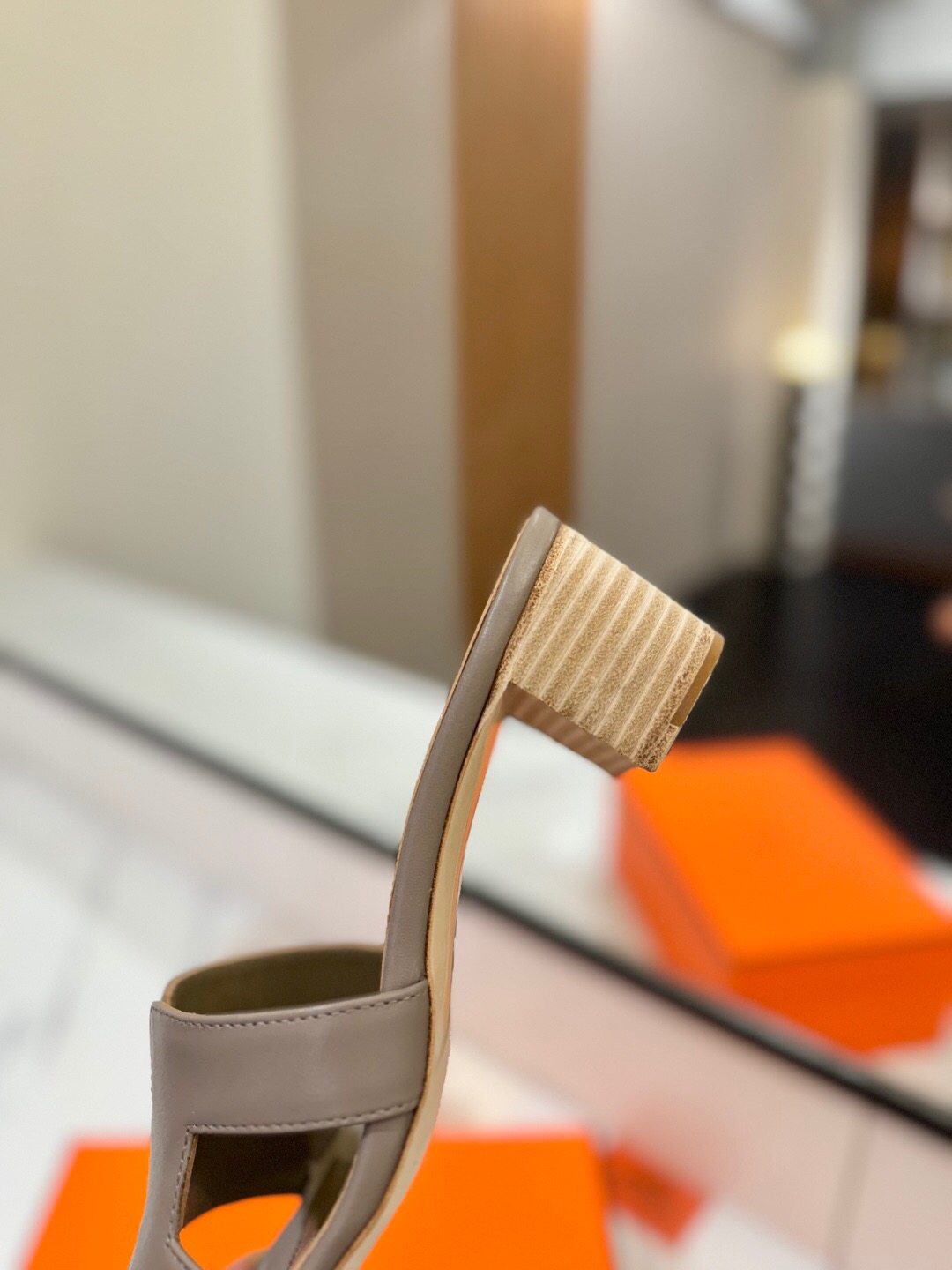 2025 Women Hermès Beige Leather Slippers