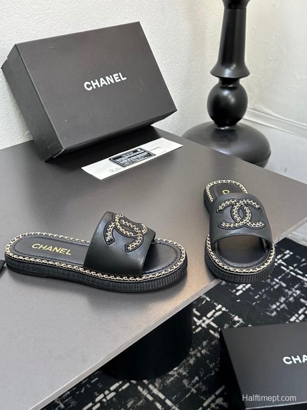 2025 Women Chanel Black Leather Slippers Chain Detail LY00320