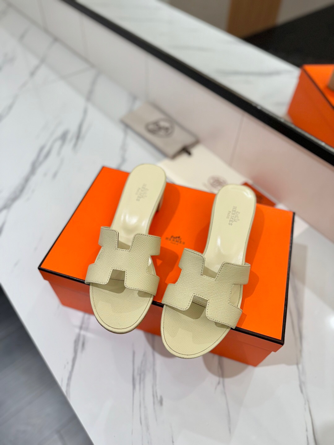 2025 Women Hermès Cream Leather Sandals
