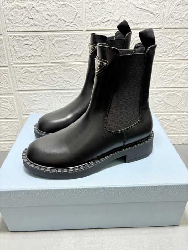 2024 Women Prada Black Leather Chelsea Boot MJ00380