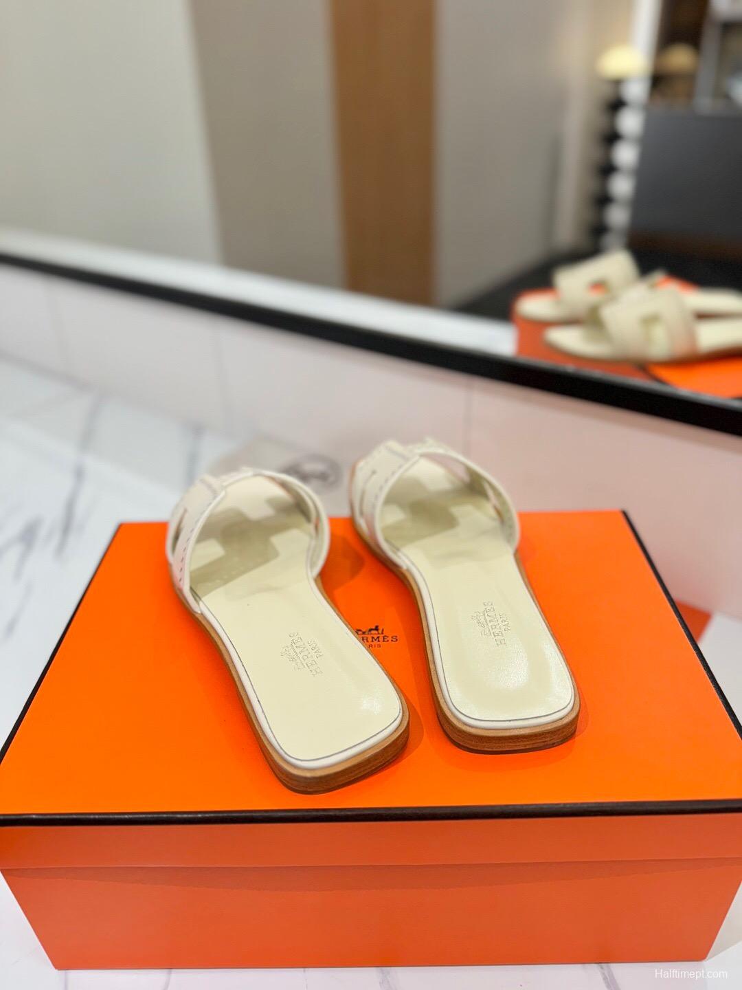 2025 Women Hermès White Leather Slippers KFY00260