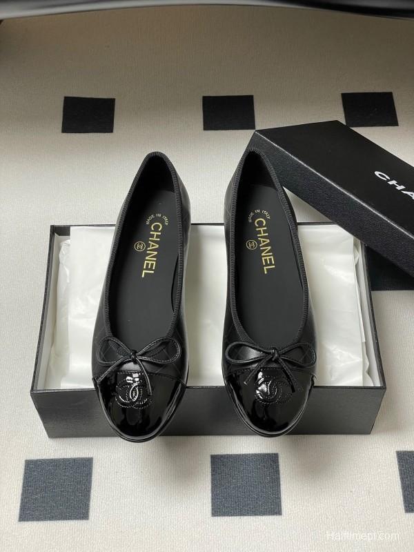 2025 Women Chanel Black Patent Leather Ballet Flats