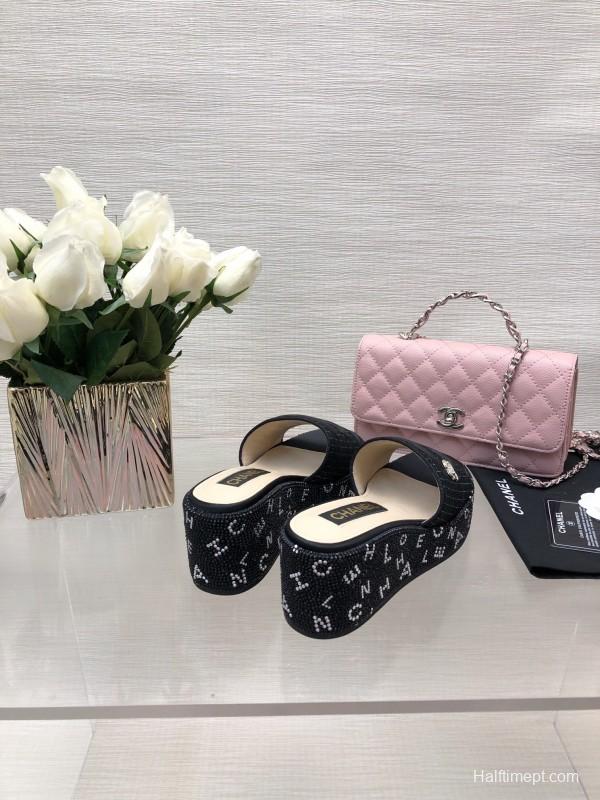 2025 Slippers CHANEL Black Fabric Slippers LY00320