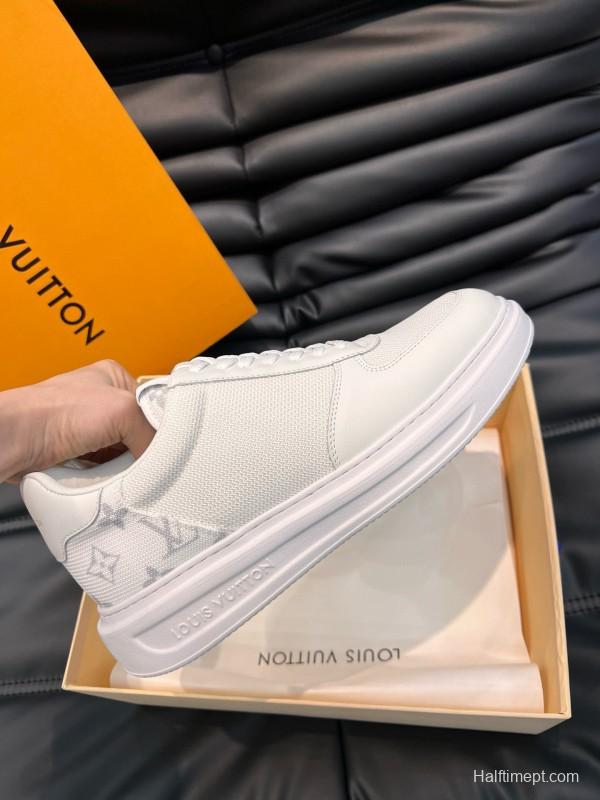 2024 Men Louis Vuitton White Leather Casual Sneakers MJ00400