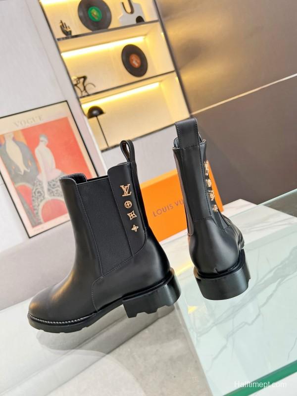 2024 Women Louis Vuitton Black Leather Ankle Boots MJ00310