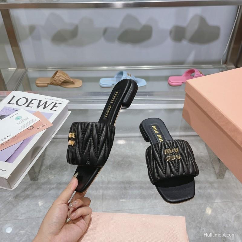 2025 Miumiu Black Leather Slippers KFY00240