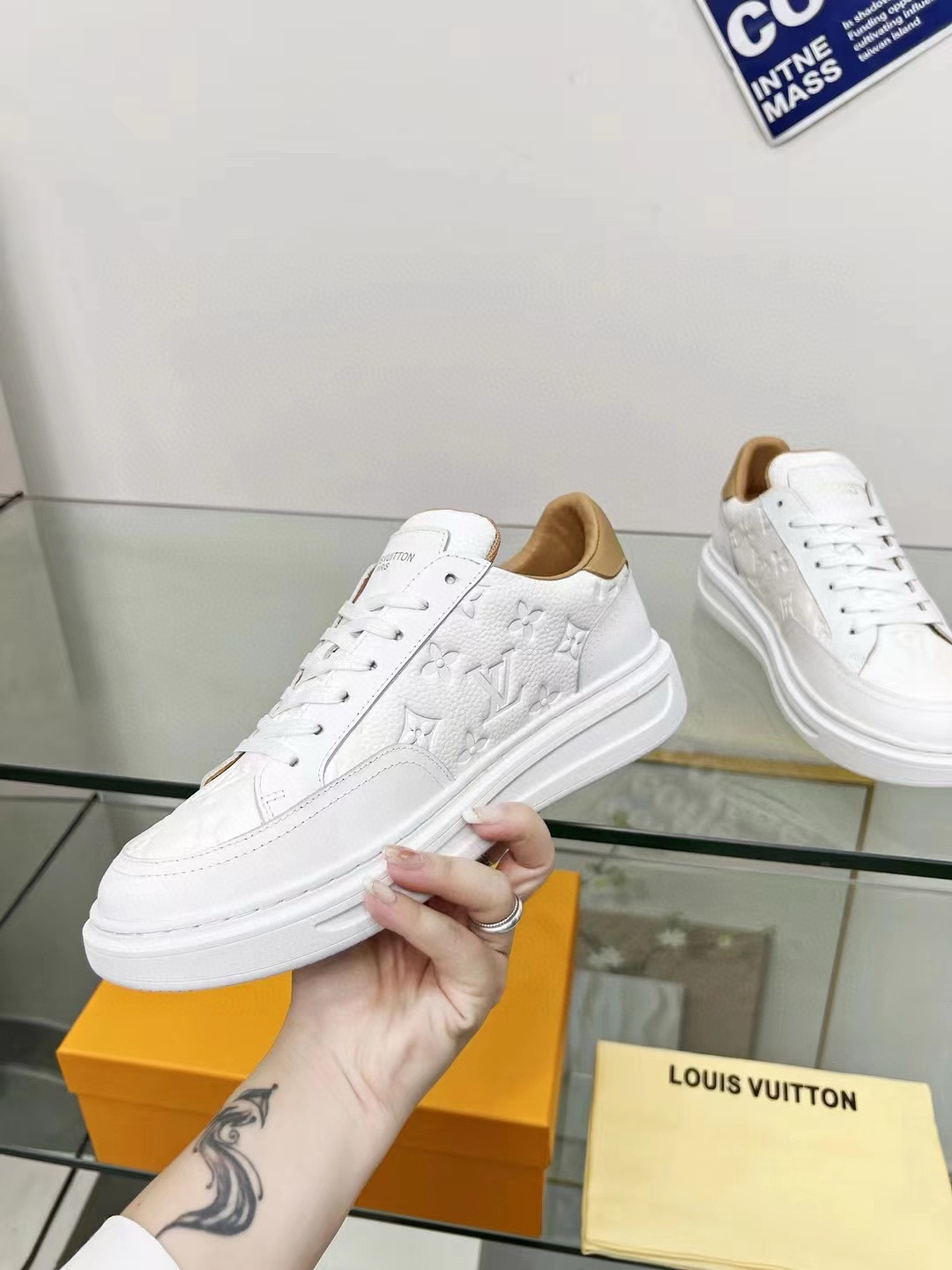 2024 Unisex Louis Vuitton White Beige Leather Sneakers Maxi Damier MJ00330