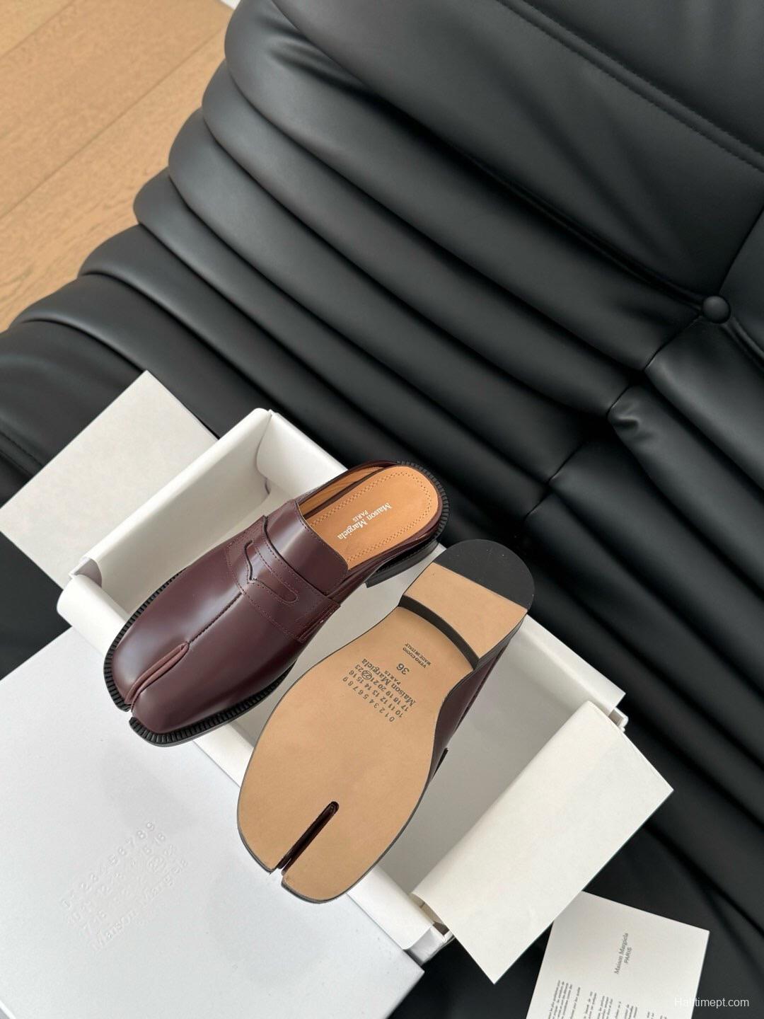 2025 Women MM6 Brown Leather Tabi Loafers