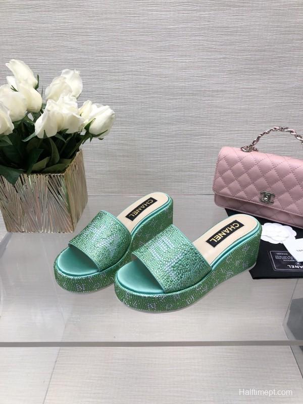 2025 Women Chanel Green Silk Slippers LY00320