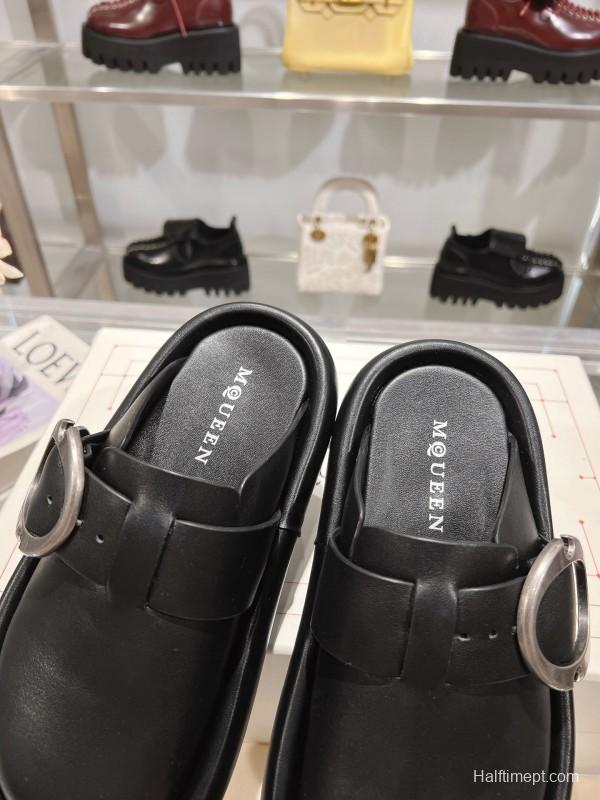 2025 Unisex Alexander McQueen Black Leather Mule Shoes Flexion Anatomical Sole KFY00300