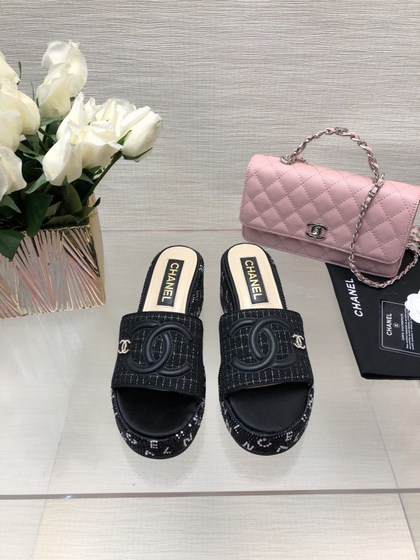 2025 Slippers CHANEL Black Fabric Slippers LY00320