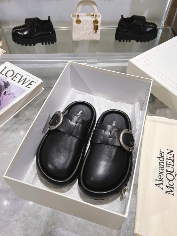 2025 Unisex Alexander McQueen Black Leather Mule Shoes Flexion Anatomical Sole KFY00300