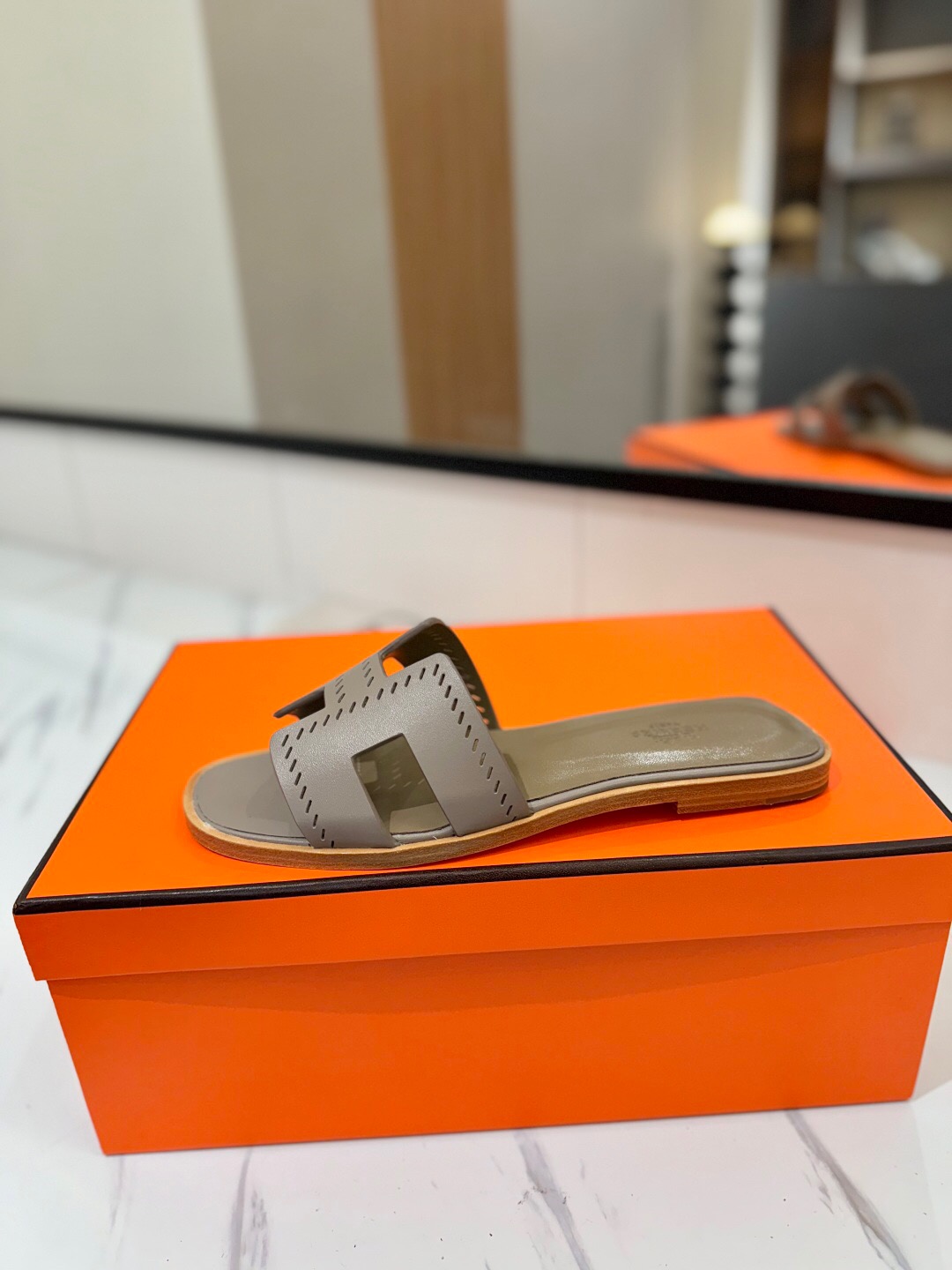 2025 Women Hermès Beige Leather Slippers