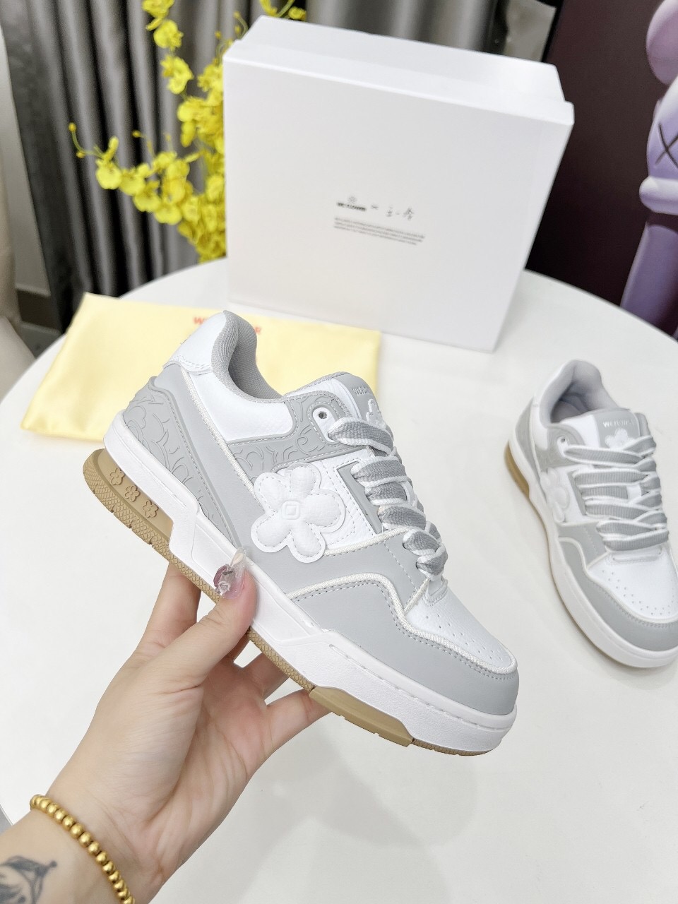 2025 Unisex WEFLOWER White Grey Leather Sneakers LY00280