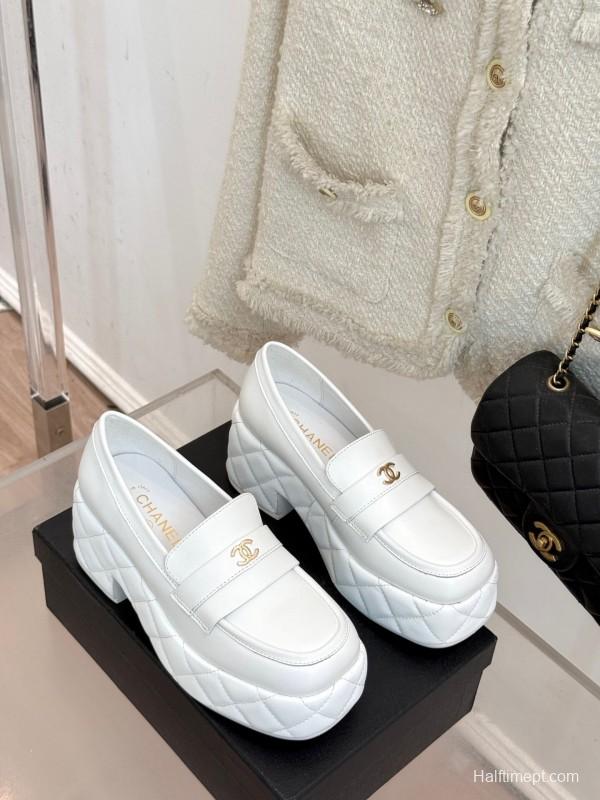 Chanel 25K Fall/Winter New Double C Platform Loafer Shoes with Waterproof Platform - KFY00320