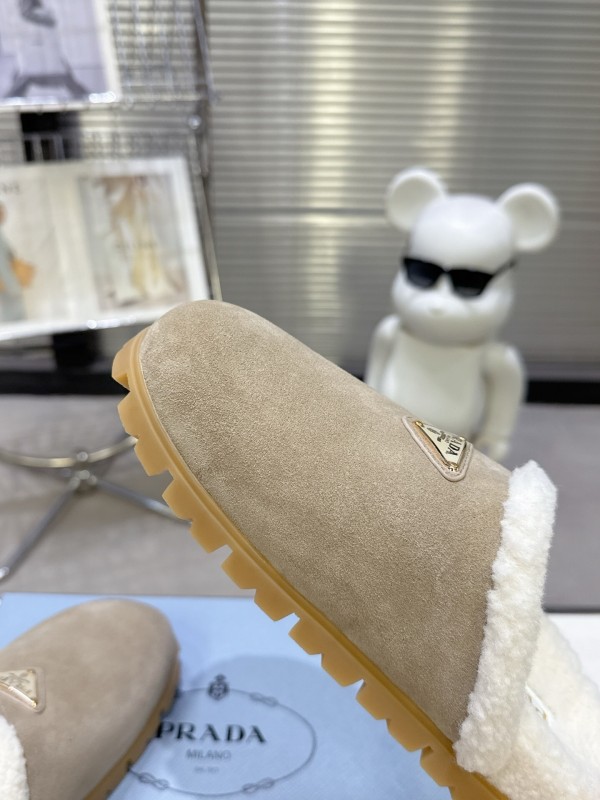 Prada 2025 Fall Winter New Fur Mule Triangle Buckle Bread Toe Half Slipper - KFY00270