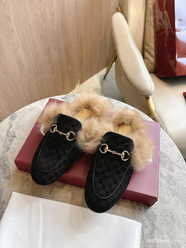 Gucci Fur Mule with Double G Pattern and Horsebit Detail - LY00340