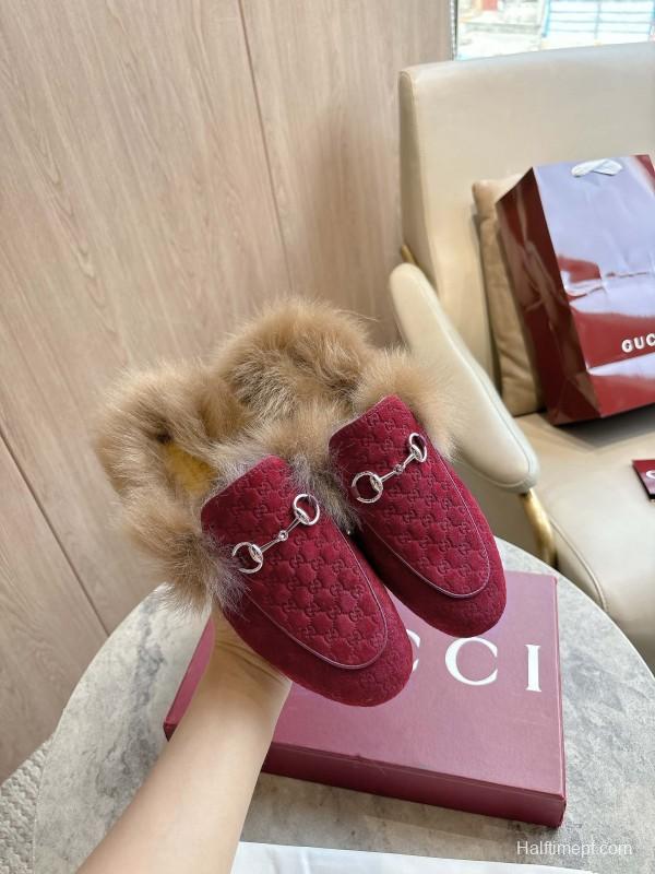 Gucci Women's Fur Mule with Double G Pattern and Horsebit Detail - LY00340
