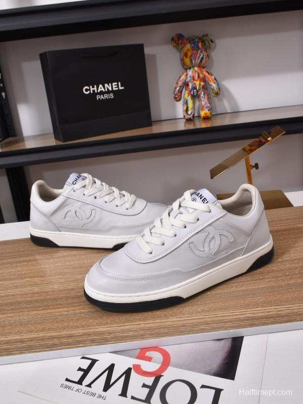 Chanel Loafers Classic Style with Gradient Logo and Platform Sole - KFY00350