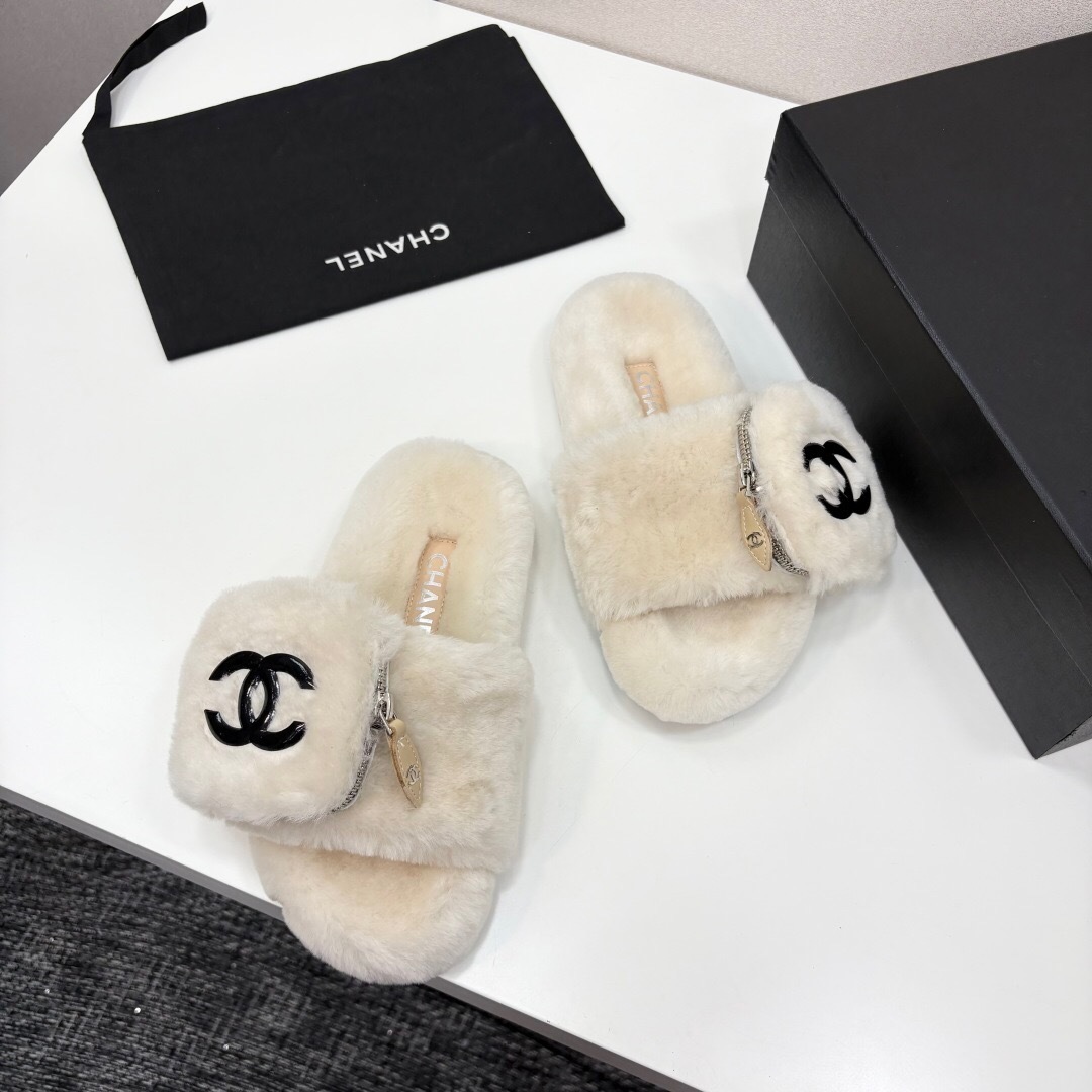 Chanel Spring/Summer 2025 Upgraded Fur Slippers with Rubber Sole - LY00270