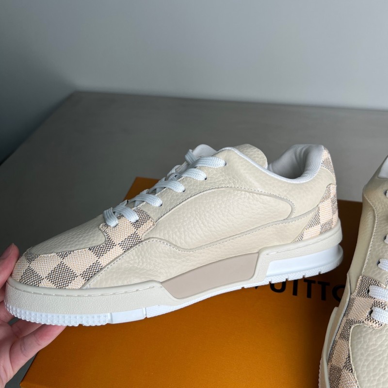 Louis Vuitton 2025 Spring/Summer Collection Luxury Sneakers with Signature Logo and Dual-Color TPU Outsole - YC