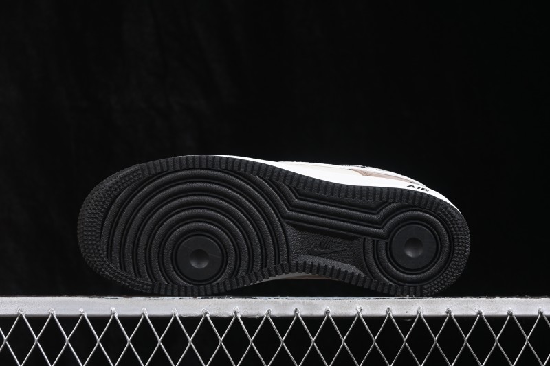 Nike Air Force 1 '07 Low Collaboration Skateboarding Shoes with Full-Length Air Cushion - WY0655-101