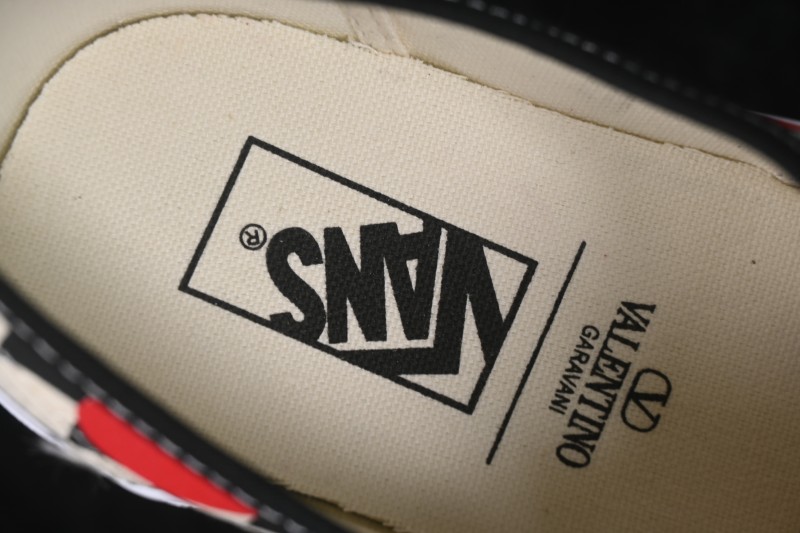 Vans Old Skool Low Top Casual Skateboarding Shoes - 7W0S0ND8WHXBAG