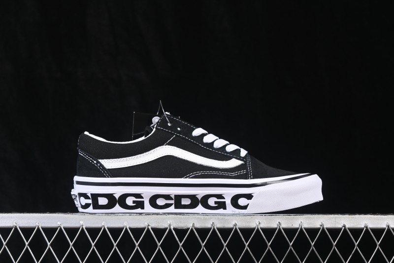 Vans Old Skool Low Top Skateboarding Shoes with Classic Side Stripe - VN000SHEPU7