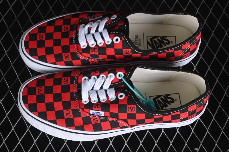 Vans Old Skool Low-Top Skateboarding Shoes with Classic Sidestripe Design - WS0ND8HPKJV7