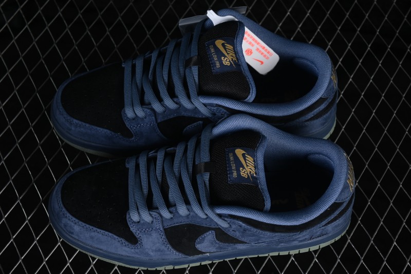Nike SB Dunk Low Smoke Blue Skateboarding Shoes with Suede Overlays - HF3063-002