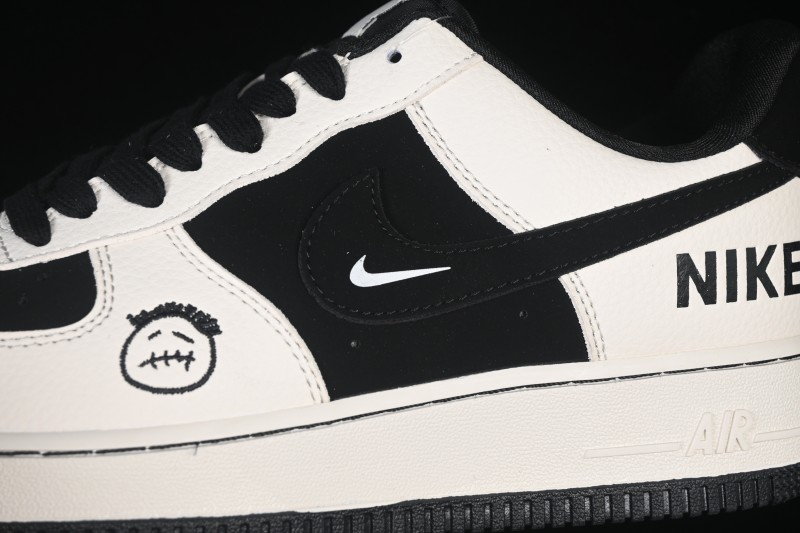 Nike Air Force 1 '07 Low Basketball Shoes with Black and White Contrast Design - BK1916-005