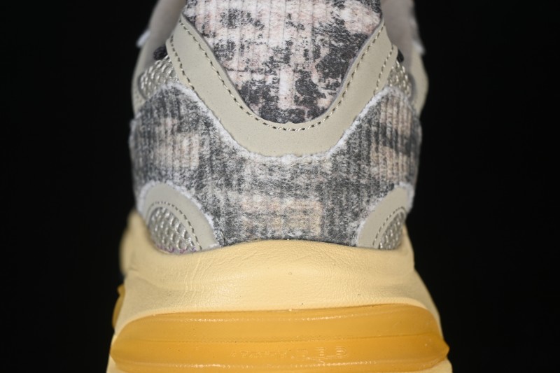 New Balance 2010 Series Retro Running Shoes with Suede and Mesh Upper - U2010JG1