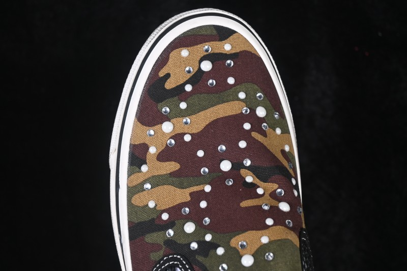 Vans Old Skool Low-Top Skateboarding Shoes with Classic Side Stripe - VN000D9PCAK