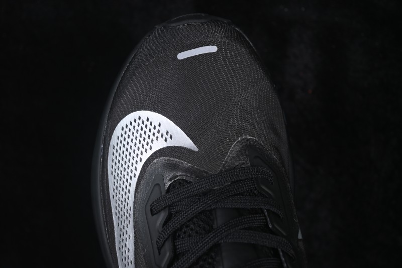 Nike Zoom Fly 6 Running Shoes with Lightweight Flyknit Upper and Carbon Fiber Plate - IR1995-010