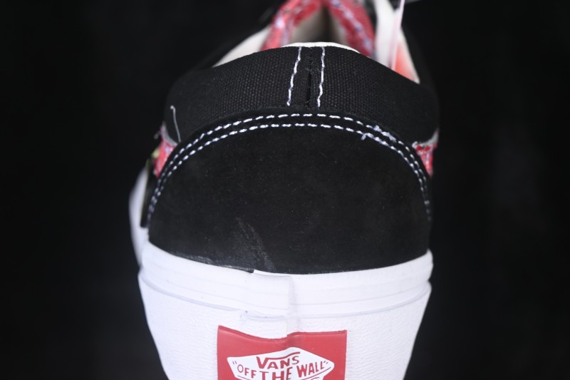 Vans Old Skool Low-Top Skateboarding Shoes with Classic Side Stripe - VN000EGY617