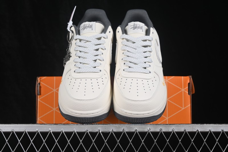 Nike Air Force 1 '07 Low Collaboration Everyday Skateboarding Shoes with Full-Length Air Cushion - GS2288-008
