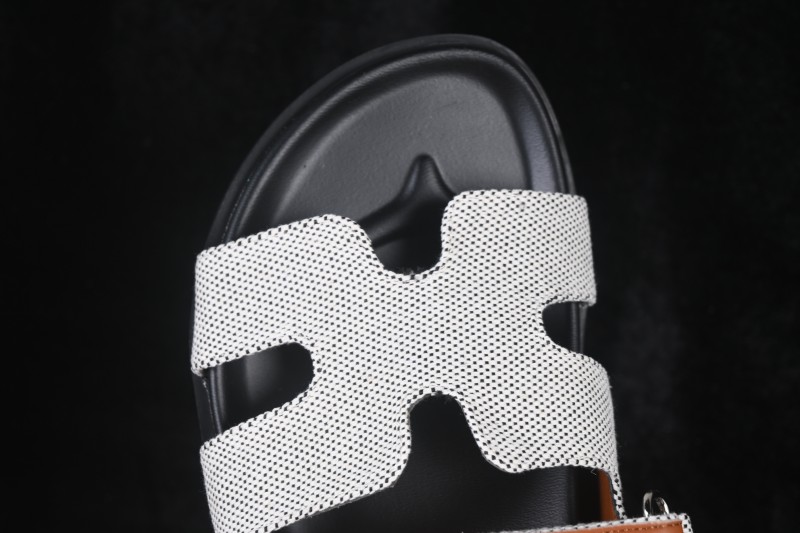 Hermes Chypre Flat Sandals with Toe Loop Design - AJE5