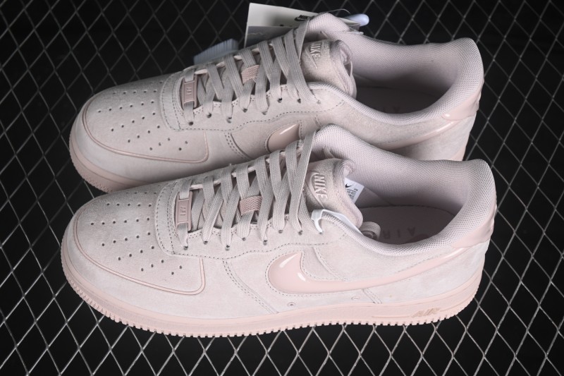 Nike Air Force 1 '07 Low Basketball Sneakers with Classic Leather Upper and Air-Sole Cushioning - HV4406-601