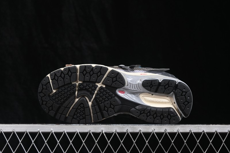 New Balance 1906 Retro Running Shoes with Suede and Mesh Upper - U19066U8
