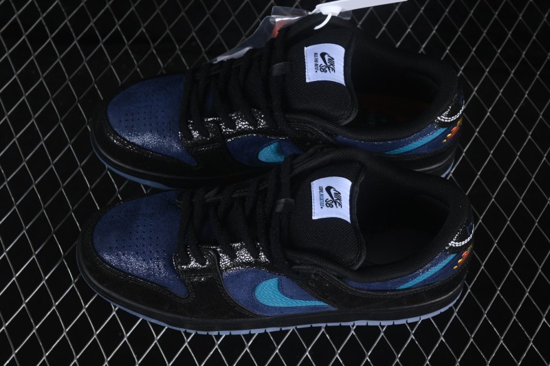 Nike SB Dunk Low Pro Skateboarding Shoes with Cushioned Collar - IQ1323-001
